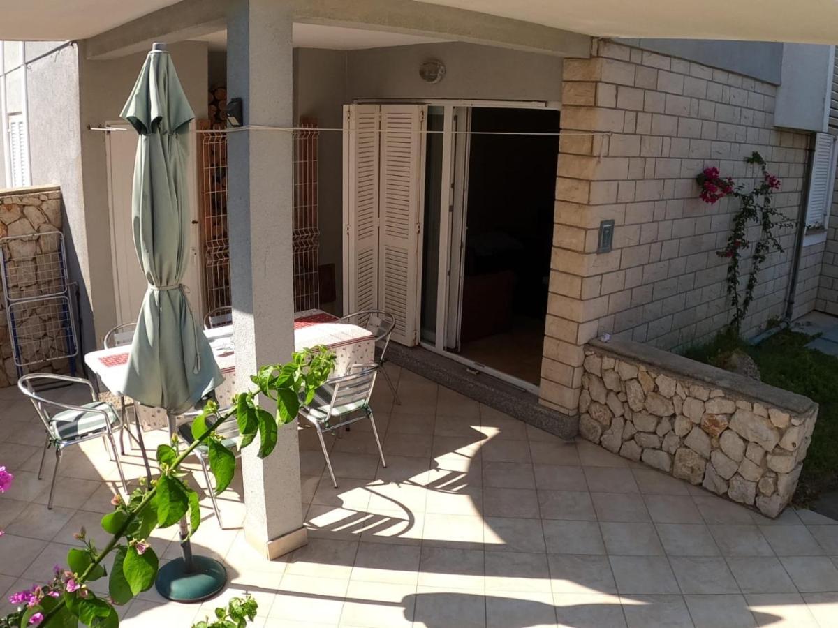 Apartment Dilba Novalja Exterior photo
