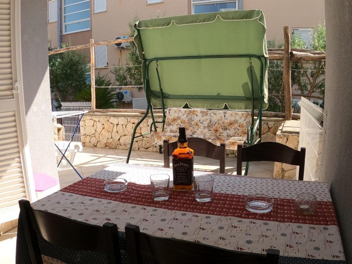 Apartment Dilba Novalja Exterior photo