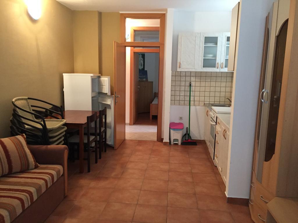 Apartment Dilba Novalja Exterior photo